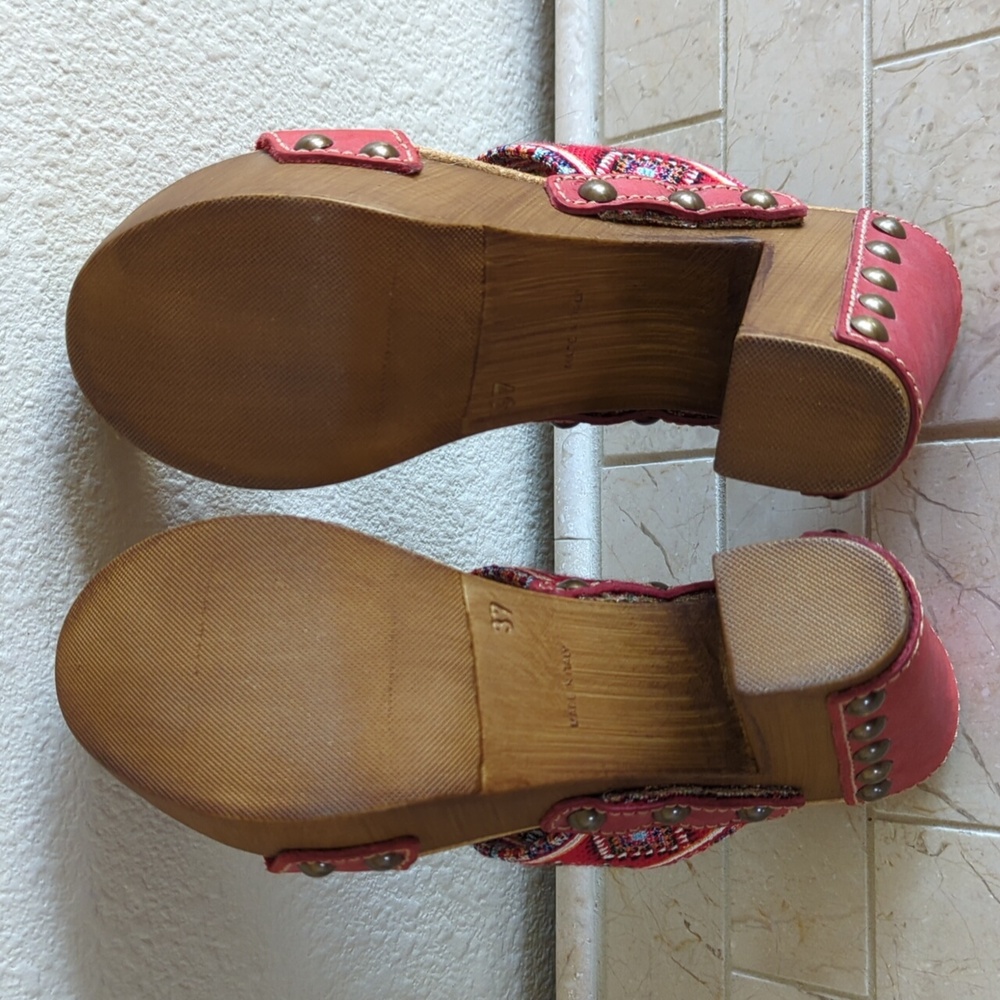 Sbicca Vibrant Red Patterned Platforms - Picture 6 of 7